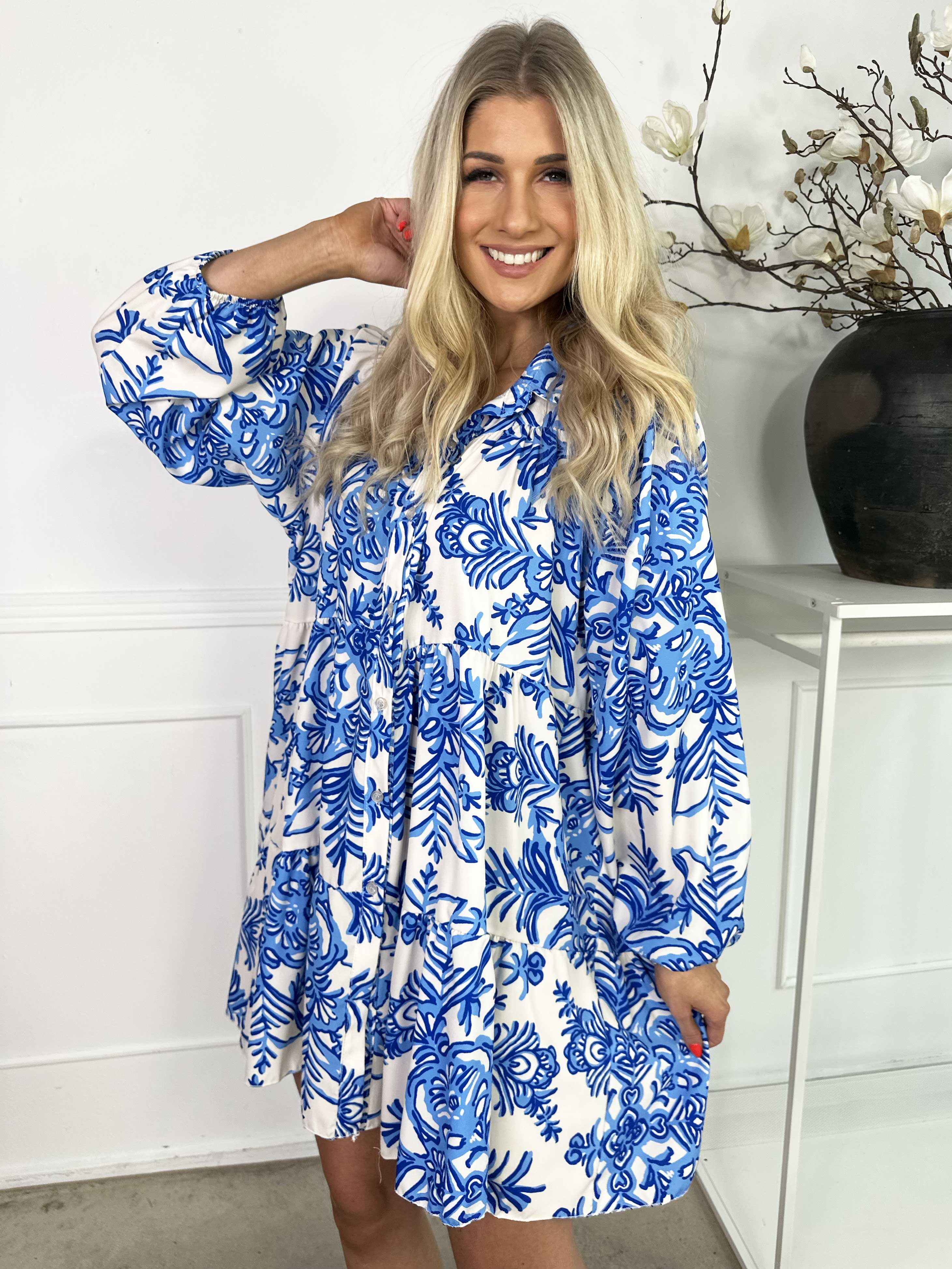 Sophie - Mönstrad skjortklänning i viskosblandning med volangkant